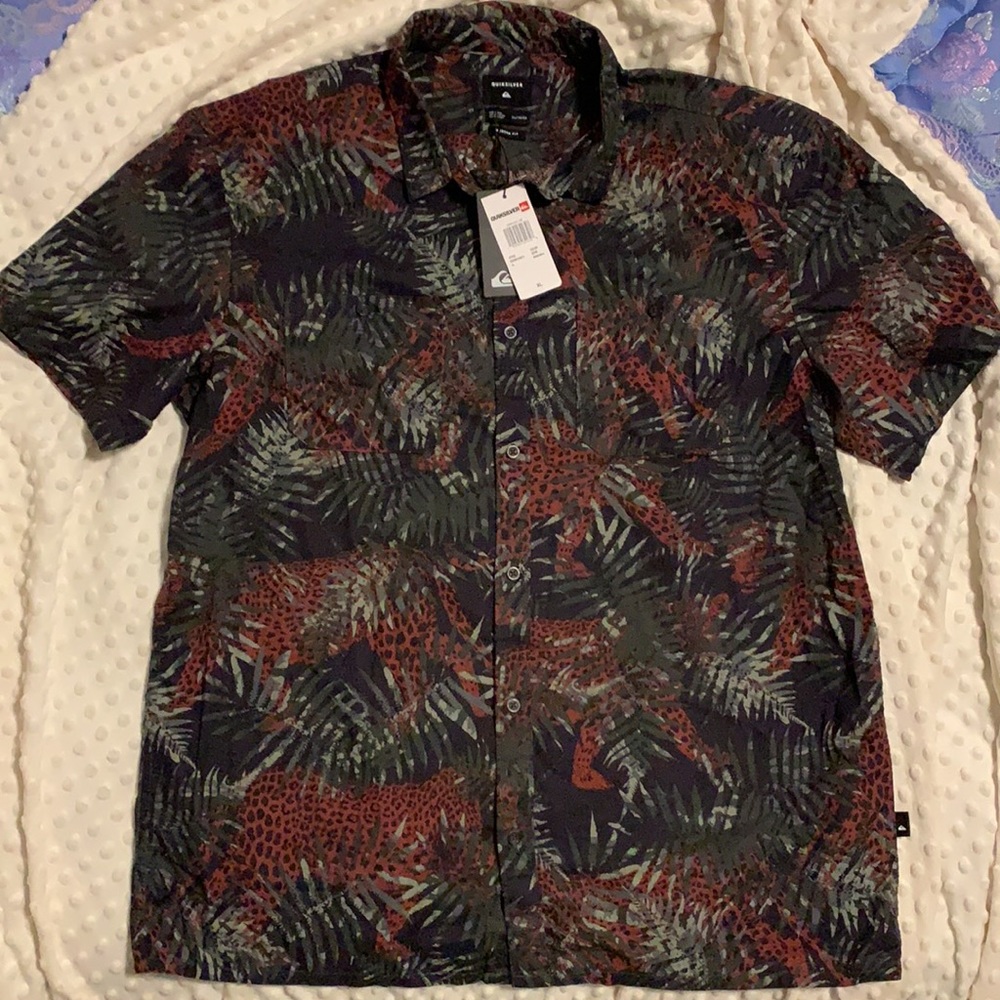 Quicksilver button down shirt with collar 👕